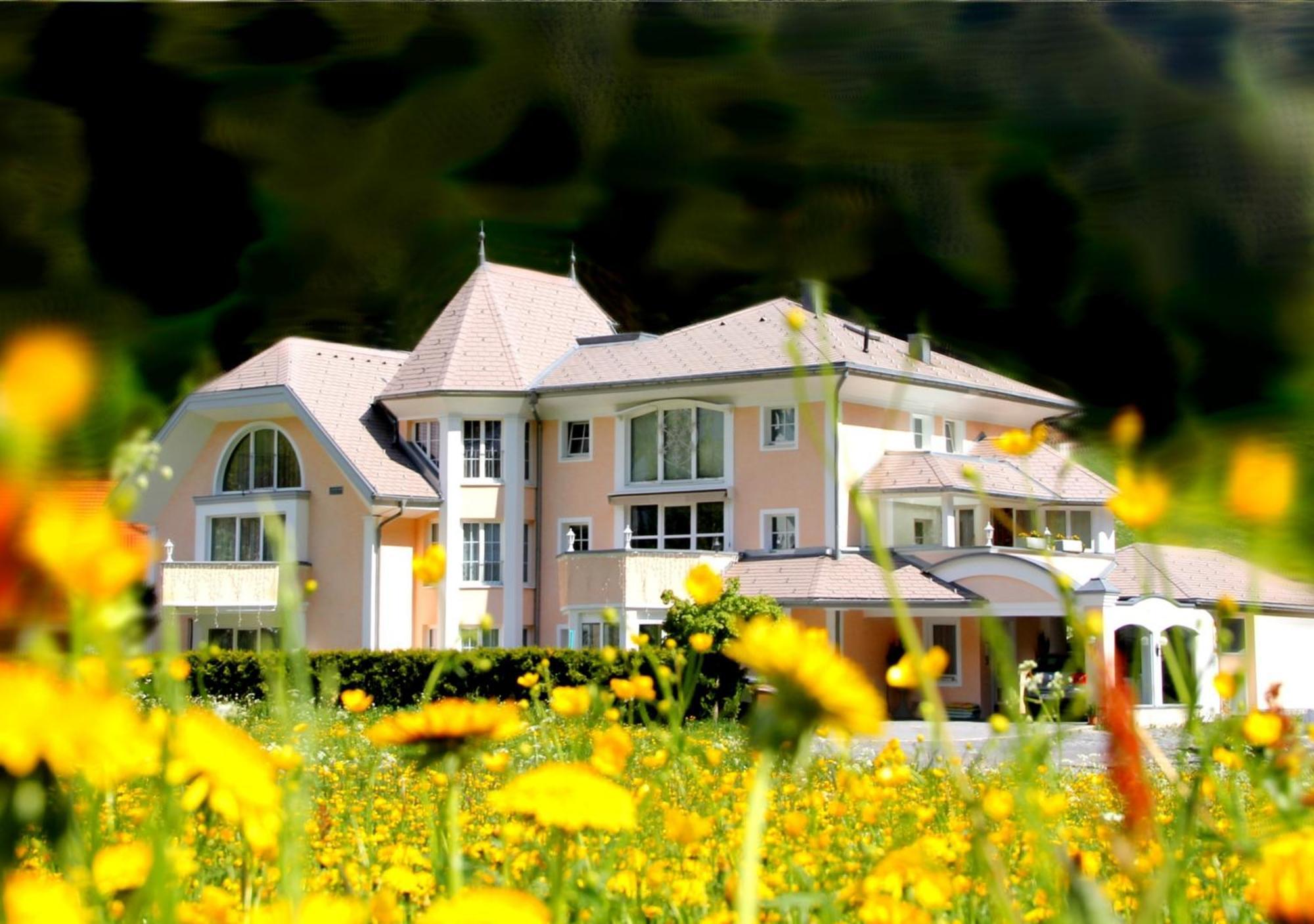 Gruetter Luxury *
